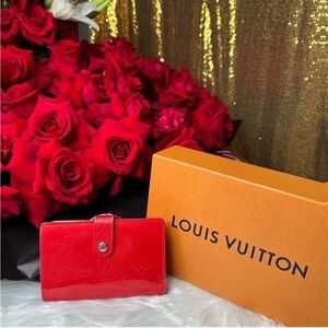 Authentic Louis Vuitton Vernis Kiss Lock
Wallet Red and Fuchsia